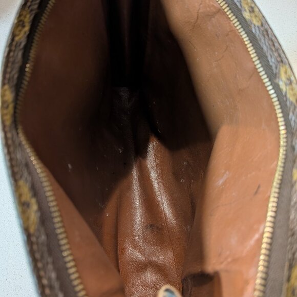 Louis Vuitton Clutch - Picture 4 of 6